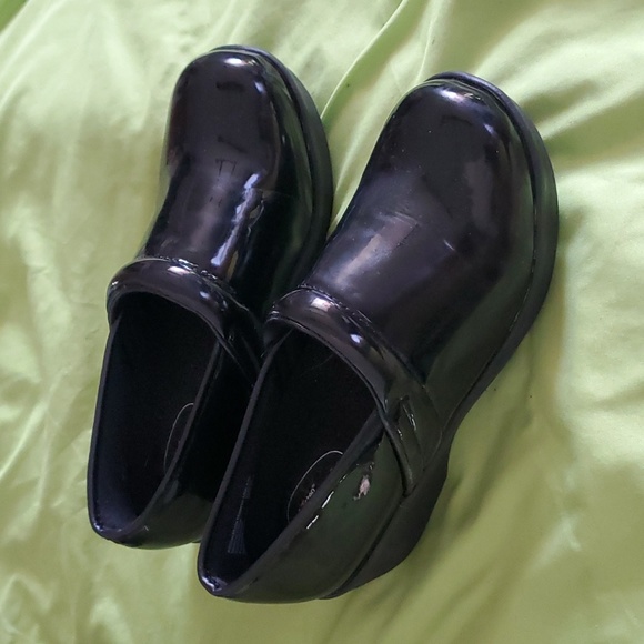 Payless Shoes - 6.5 slip resistant
